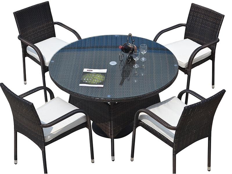 outdoor dining table